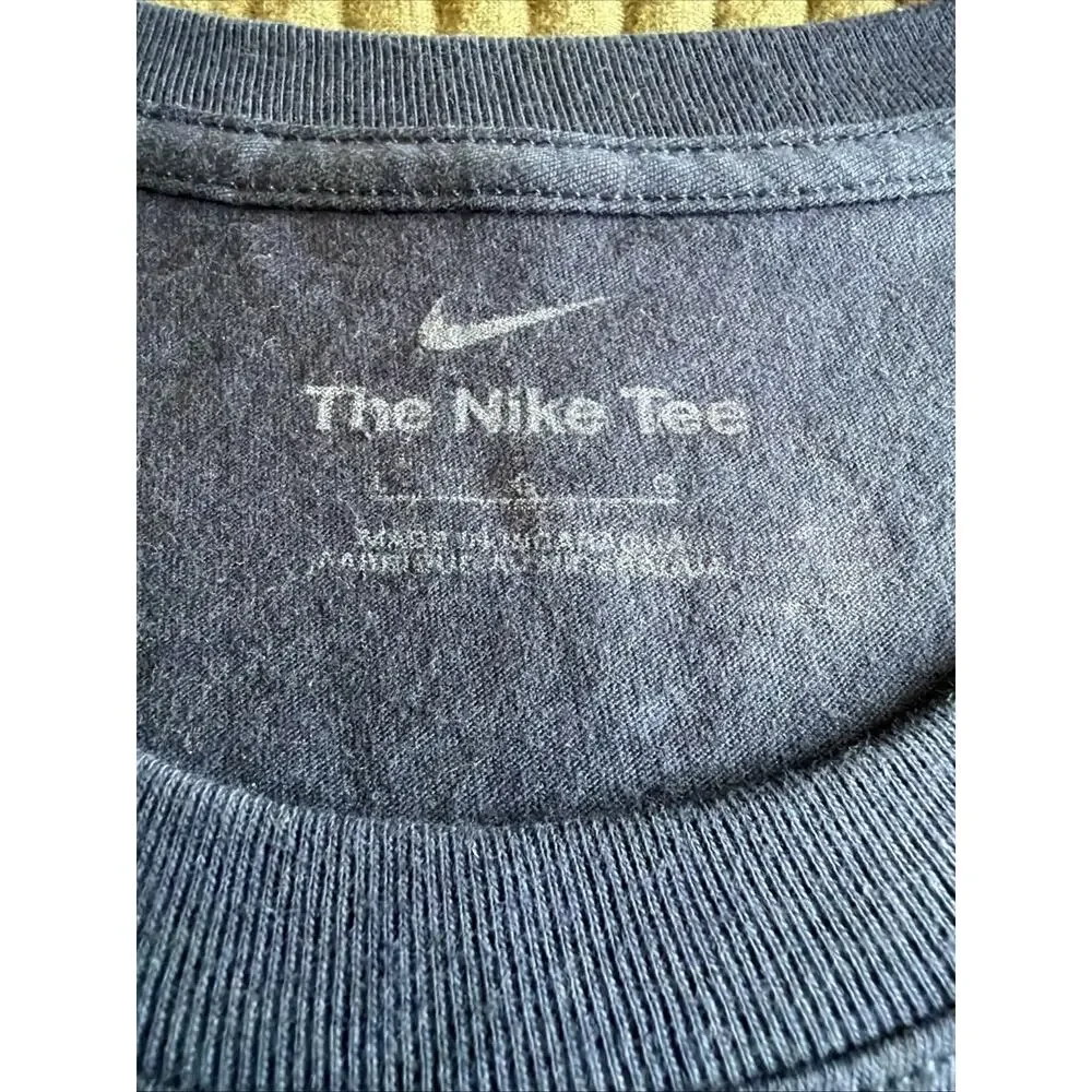 Nike T-Shirt, New England Patriots Size Large Henderson #32